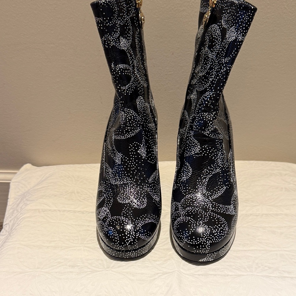 CHANEL Black and white Ankle Boots